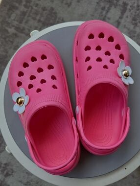 Kids Pink Heart-Cut Clog Sandals with Flower Accent